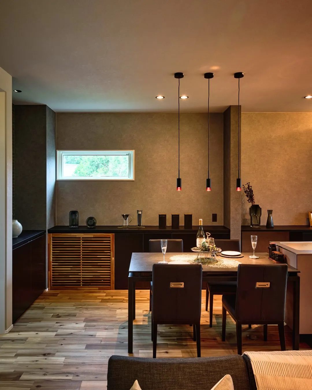 ＼まじめに、まっすぐ。