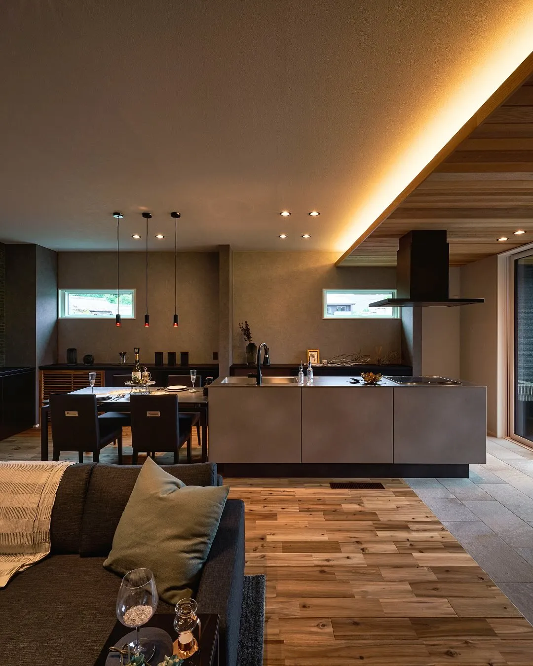 ＼まじめに、まっすぐ。