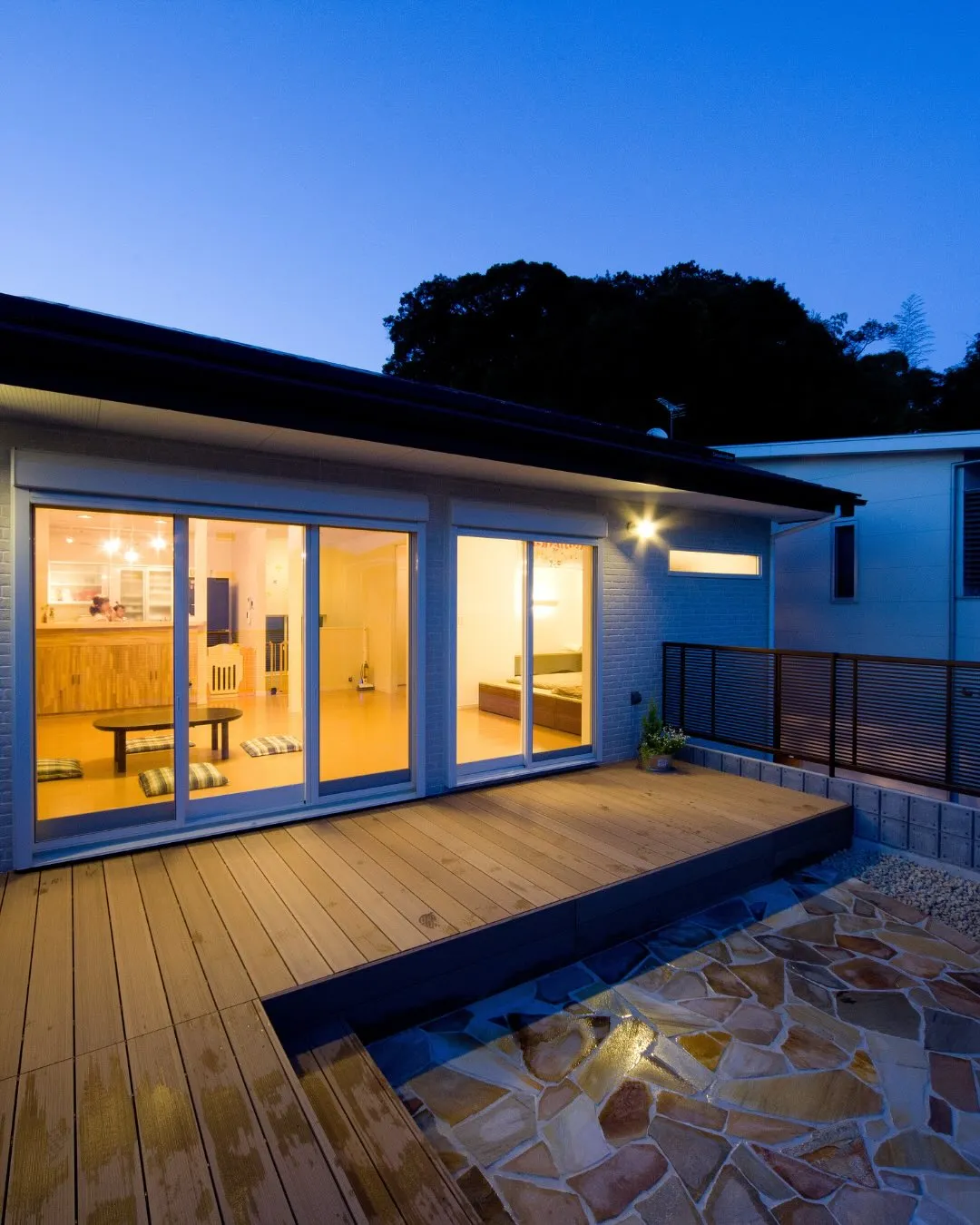 灯りが主役になる住まい。